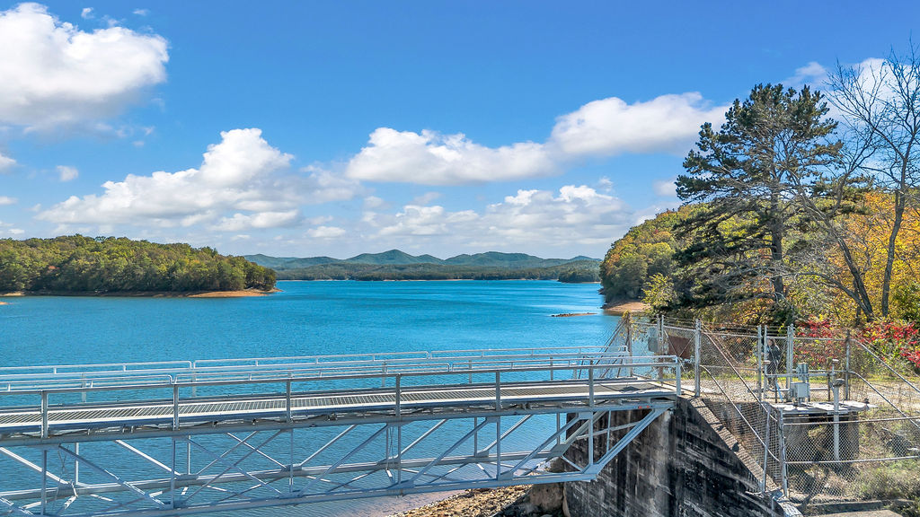 lake lanier lake homes for sale