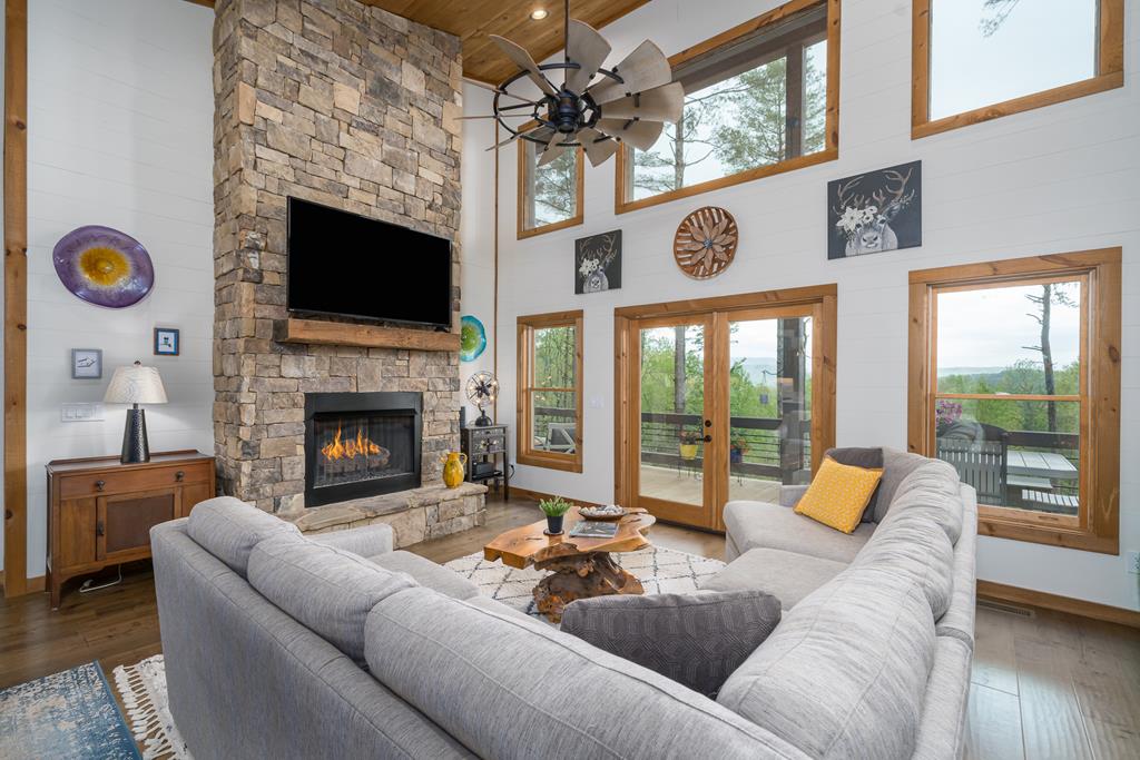 lake house for sale near seed lake