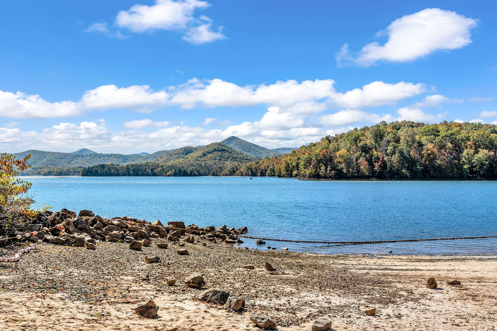 What's The Biggest Lake In America