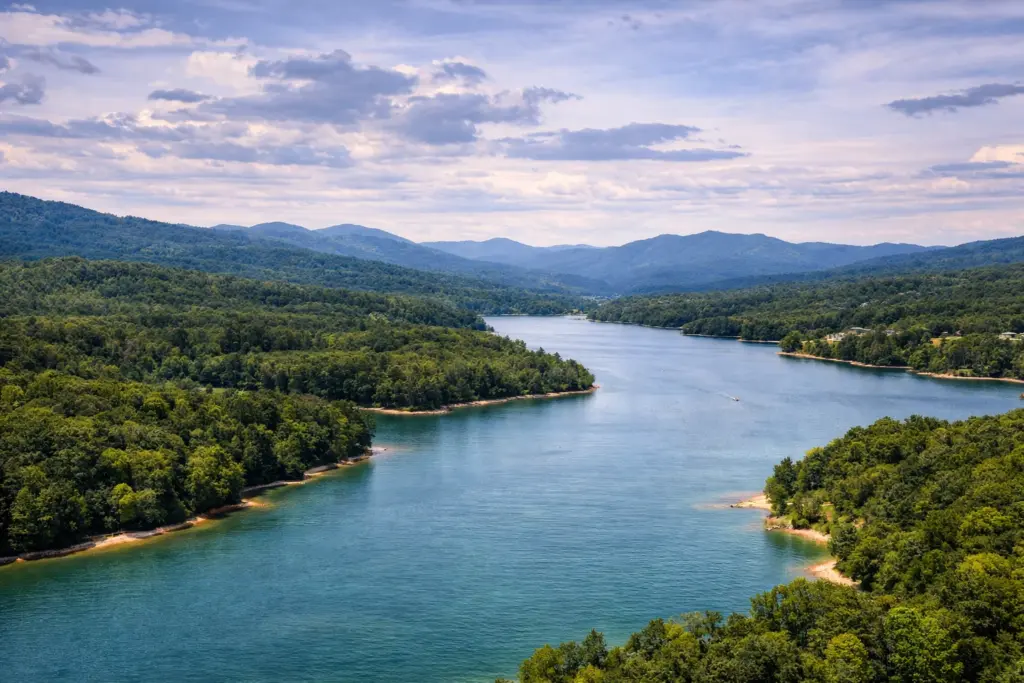 how big is lake lanier georgia North Georgia Lake Living (2)